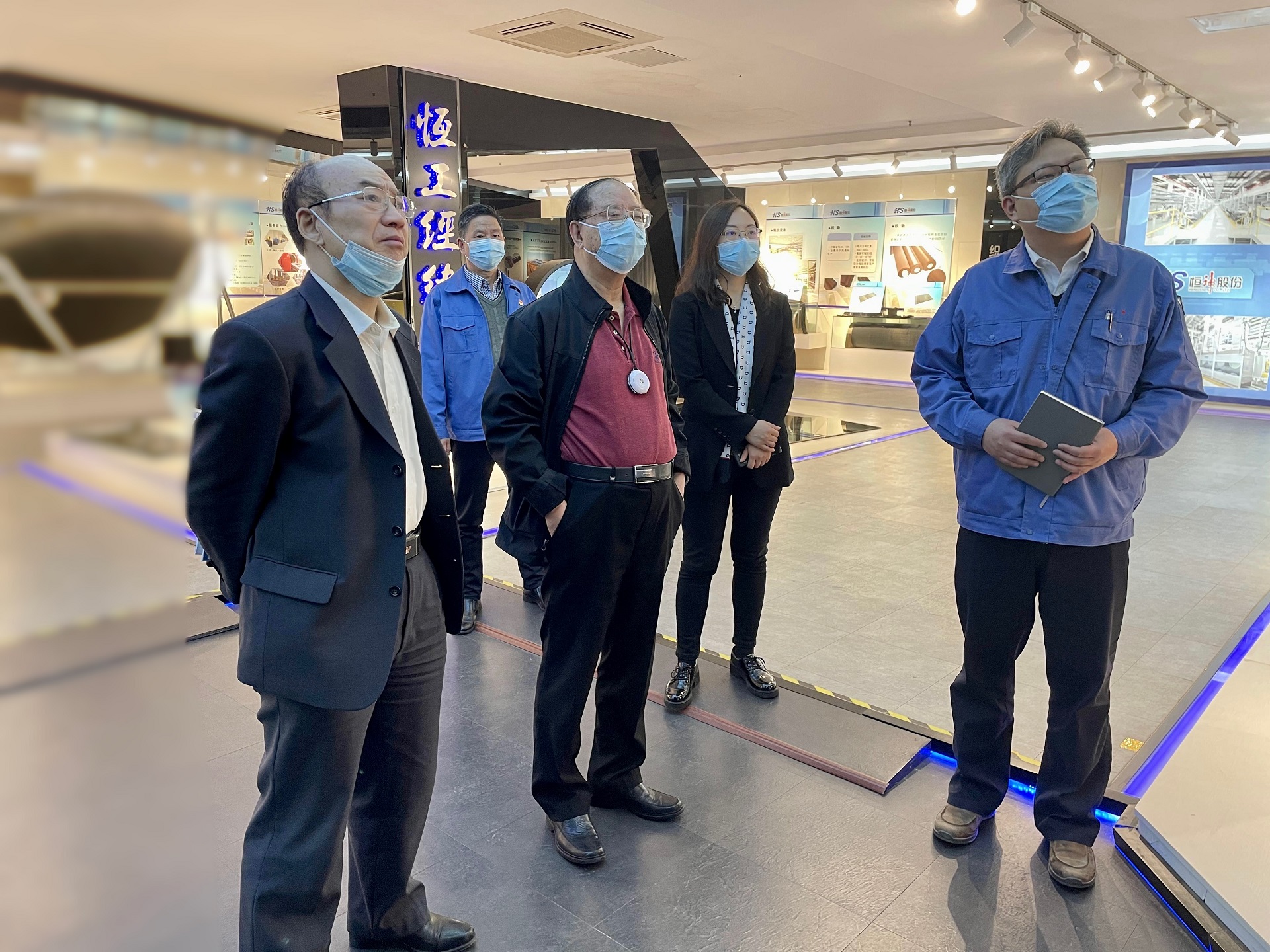 中国开发区协会会长师荣耀一行莅临新利官方网站股份调研指导工作.jpg